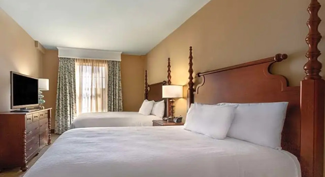 Четырёхместный люкс с 2 комнатами Embassy Suites Savannah Historic District