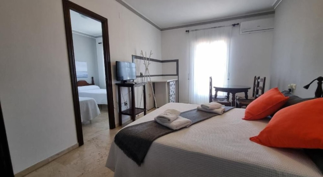 Четырёхместный семейный номер Standard с балконом и с видом на город Hotel Victoria Matalascañas
