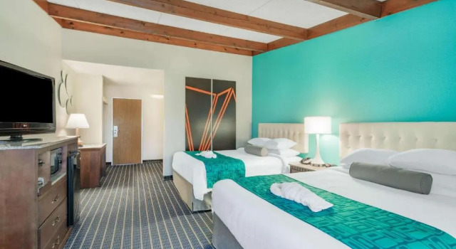 Четырёхместный номер Standard Howard Johnson by Wyndham Bangor