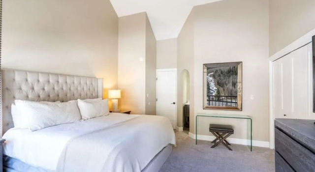 Ski In/out In Town! Ski Area Views, Fireplace, Hot Tub 2 Bedroom Condo by RedAwning
