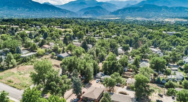 1 Br70's Inspired Comfy Condoclose to Broadmoor, Book Lejlighed Lejligheder i Columbia, Lejlighed