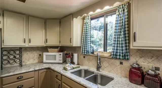 The Breathe Inn - Two Bedroom Cabin with Hot Tub, Varaa Hotelli Ruidoso New Mexico
