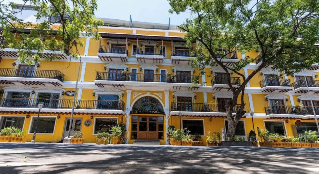 La Moon Puducherry, Varaa Hotelli Hotellit Tamil Nadu uima-altaalla, Uima-allas