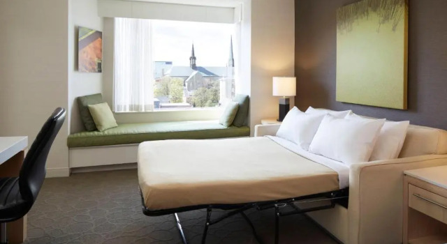 Двухместный люкс с видом на воду Delta Hotels by Marriott Prince Edward