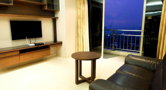 3 Bedrooms Luxury Sudirman Mansion Apartment by Travelio, Book Apartment Hotels in Jakarta with a Pool, near Mulia Tower, Swimming Pool