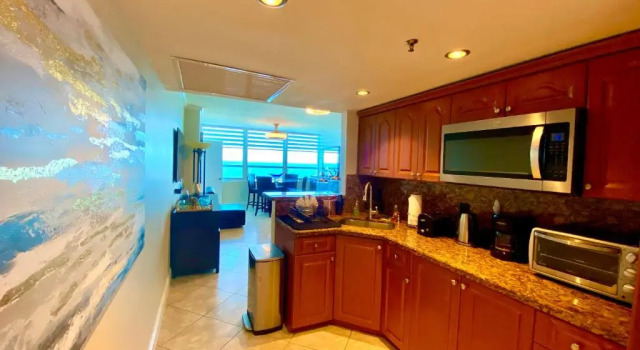 Апартаменты с видом на море Castle Beach Resort Condo
