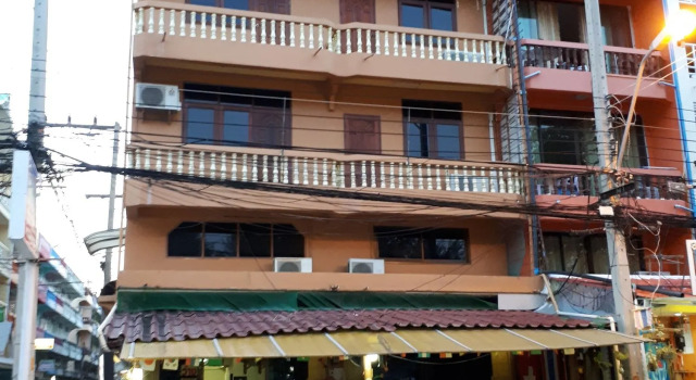 Urs Treff Guesthouse, Rezervovat Penzión Hotely v Petchaburi s parkováním, Parkování