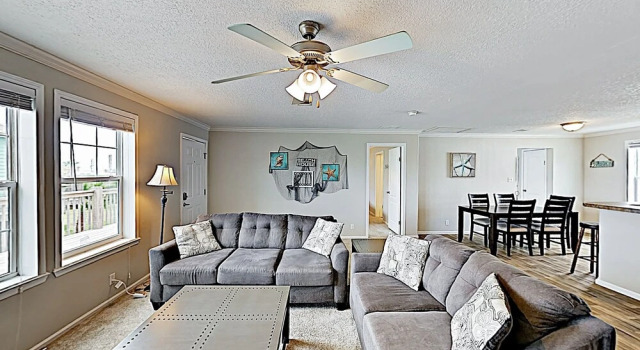 New Listing! Beachside - Walk To Waves 3 Bedroom Home, Rezerwuj Dom wakacyjny Wille w Houston, Willa