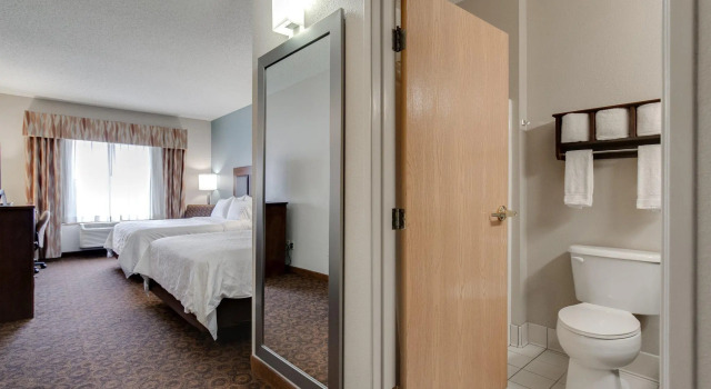 Четырёхместный номер Standard Holiday Inn Express and Suites St. Cloud by IHG