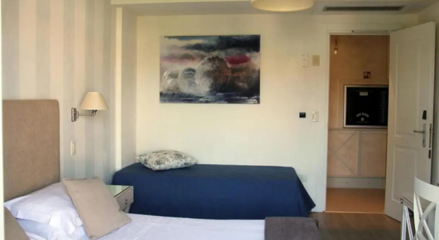 Трёхместный номер с балконом Hotel Bijou