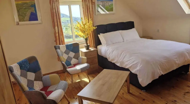 Villa Daffodil - Sleeps 2 & Stunning Seaside Views, Book Villa Hotels in Kerry with Parking, Parking