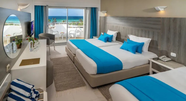 Четырёхместный номер Standard с видом на море Vincci Helya Beach