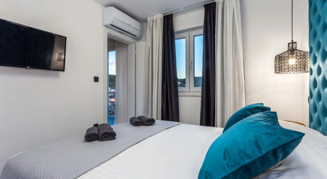 Апартаменты с балконом и с красивым видом из окна Villa Capitis in the Centre - Private Pool Villa & Balcony Apartment with Spectacular View-No Pool