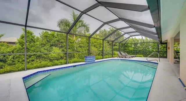 Коттедж Marco Island Vacation Rental: Heated Pool & Lanai!