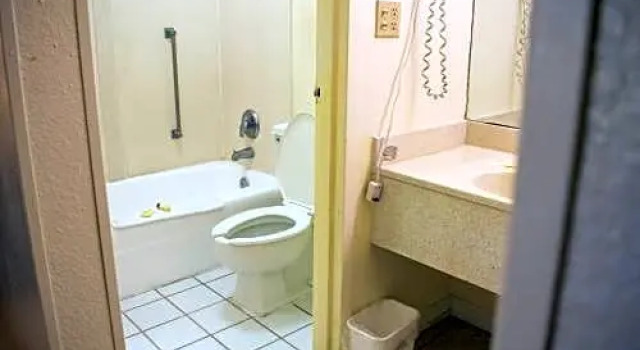 Четырёхместный номер Standard с видом на бассейн Winter Haven Suites & Conference Center