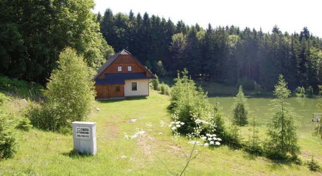 Rekreacni Chata Karasin, Rezerwuj Hotel Hotele w Central Bohemia z parkingiem, Parking