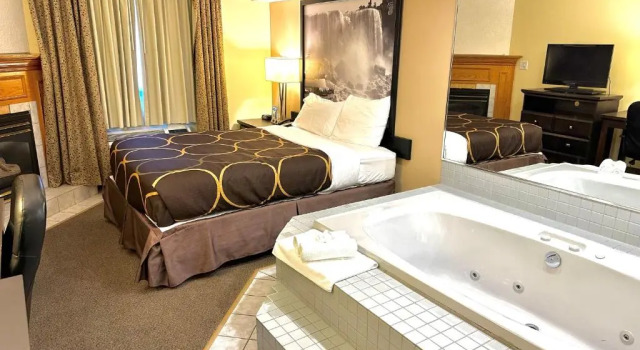 Двухместный номер Deluxe Super 8 by Wyndham Niagara Falls by the Falls
