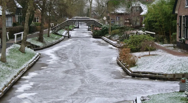 Коттедж Group Retreat in Giethoorn