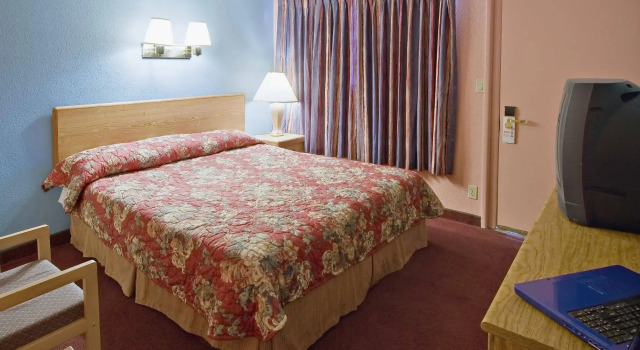 Snow Peak Inn, Забронировать Отель Отели Флагстафф с парковкой, рядом с Театр Theatrikos, Парковка