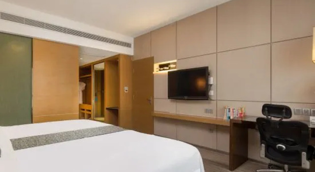 Люкс Deluxe Heaven-sent Plaza Hotel Zhanjiang