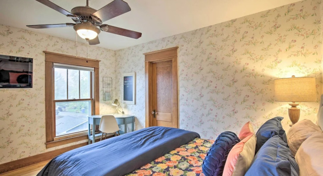 Historic Cumberland Home on Beaver Dam Lake!, Prenota Hotel Cumberland Wisconsin