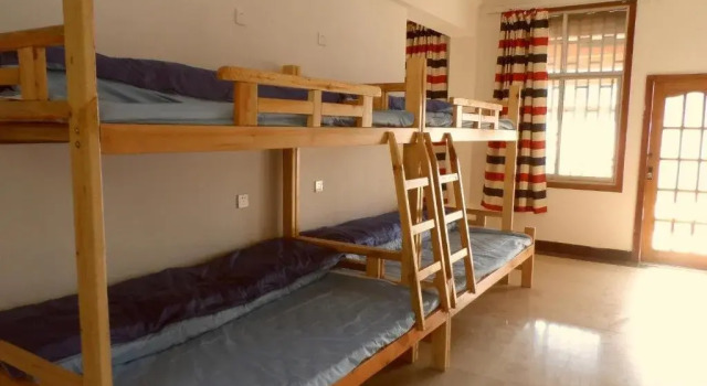 Travel  Hostel Tiger Leaping Gorge, Buchen Sie Hostel Hotels in Yunnan mit Parkplatz, Parkplätze
