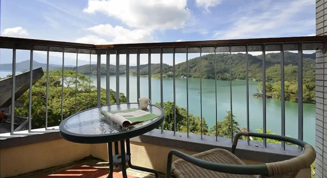 Двухместный номер Standard с балконом и с видом на озеро Sun Moon Lake Teachers Hostel