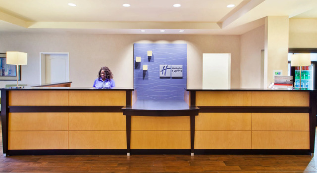Holiday Inn Express Hotel & Suites Huntsville West - Research Park by IHG, Забронировать Отель Хантсвилл штат Алабама