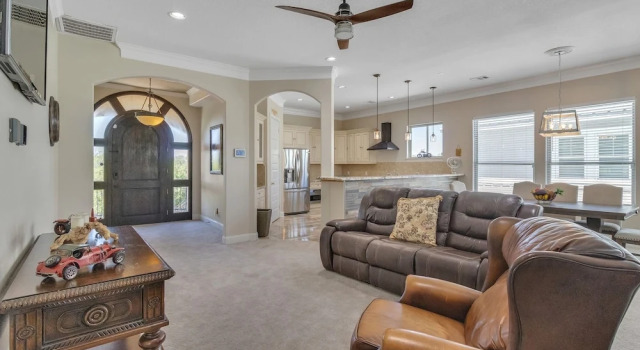 Charming 2 Story Retreat 2 Bedroom Home by RedAwning, Boek Hotel Bacliff Houston