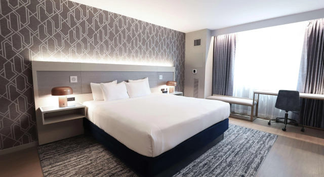 Radisson Plaza Hotel at Kalamazoo Center, Buchen Sie Hotel SPA-Hotels in Kalamazoo, SPA