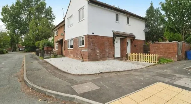 Cosy 2-Bed House | Bury | Free Parking | Near Manchester