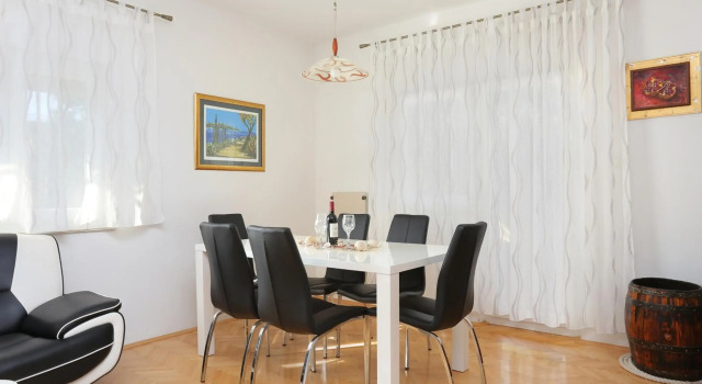 Apartments by the sea Trogir - 15517, Varaa Huoneisto Hotellit Split-Dalmatia pysäköinnillä, Pysäköinti