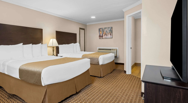Четырёхместный люкс Best Western Forest Inn