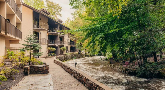 Четырёхместный номер Standard Brookside Lodge - Gatlinburg - On the River