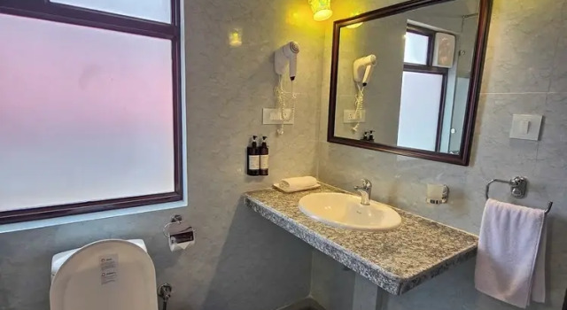 Коттедж Superior Hotel Udechee Huts, McLeod Ganj