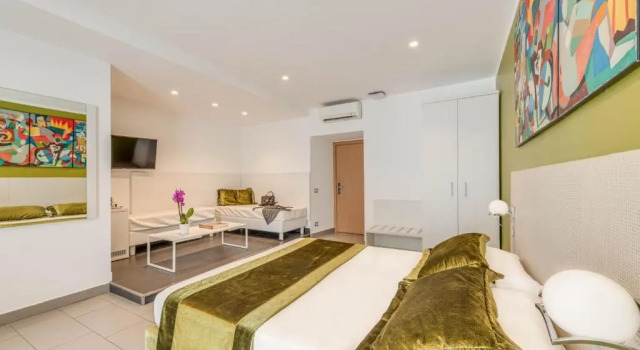 Четырёхместный номер Trevi Palace Hotel