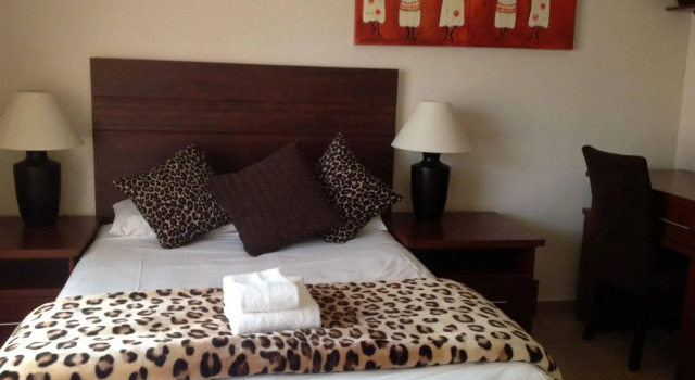 Guest Paradise Lodge, Rezerwuj Pensjonat Hotele w Victoria Falls z basenem, Basen