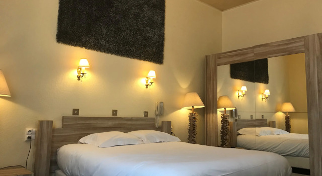 Le Grand Hotel, Đặt Khách sạn Khách sạn ở Vicq bao gồm bữa sáng, Bữa sáng