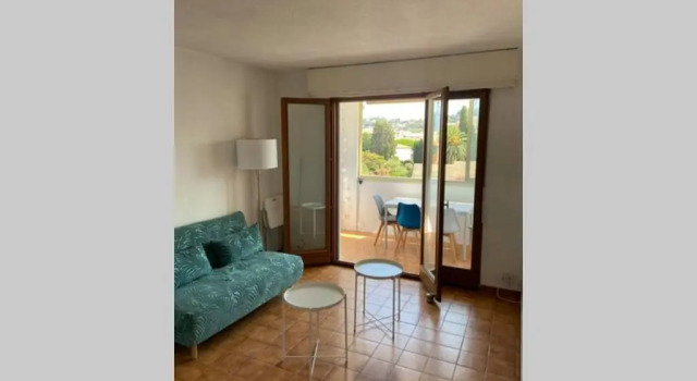 T2- 2adultes/2enfants centre-ville, proche plages, Забронировать Отель Отели Кавалер-сюр-Мер с парковкой, рядом с Пляж Кавалер-сюр-Мер, Парковка