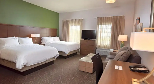 Четырёхместный номер Standard Staybridge Suites Wisconsin Dells - Lake Delton, an Ihg Hotel
