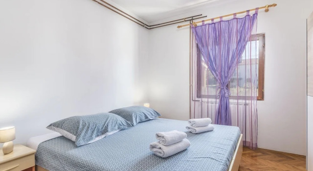 Two Bedrooms Ground Floor Apartment With Private Pool and Garden Near Pula