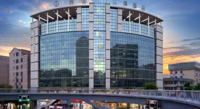 MAISON Hotel (Yizhang Bus Terminal, Yizhang), Prenota Hotel Hotel a Chenzhou con parcheggio, Parcheggio