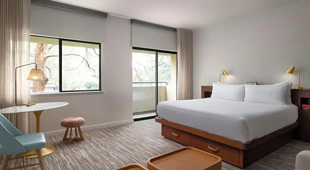 Двухместный номер Premium с балконом и с видом на бассейн Flamingo Resort & Spa Santa Rosa Sonoma, Tapestry by Hilton