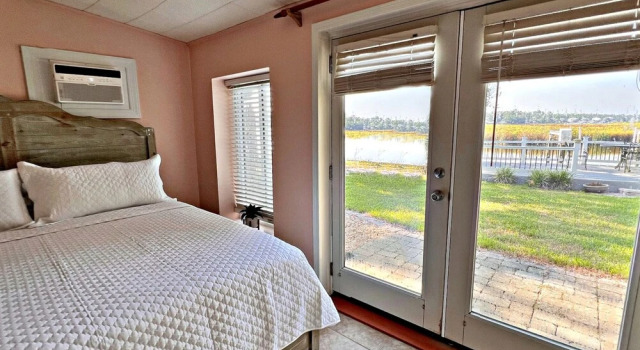 Porpoise Pass - Ground Floor Guest Suite, Boek Pension Hotels in Alabama met parkeren, Parkeren