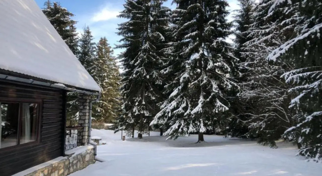 Коттедж с 2 комнатами Lake House