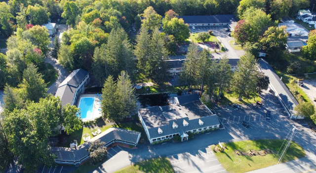 Кровать в общем номере Woodwards White Mountain Resort, BW Signature Collection