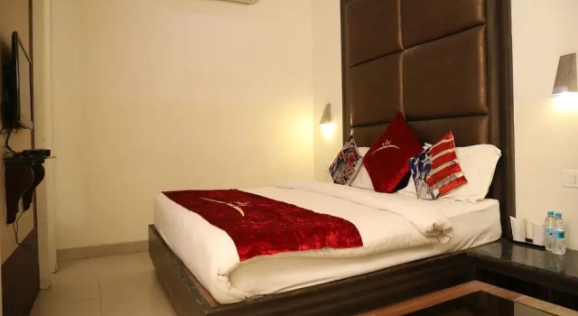 Hotel Poonam Plaza