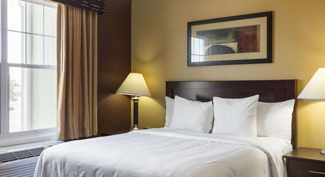 Люкс Efficiency MainStay Suites Minot