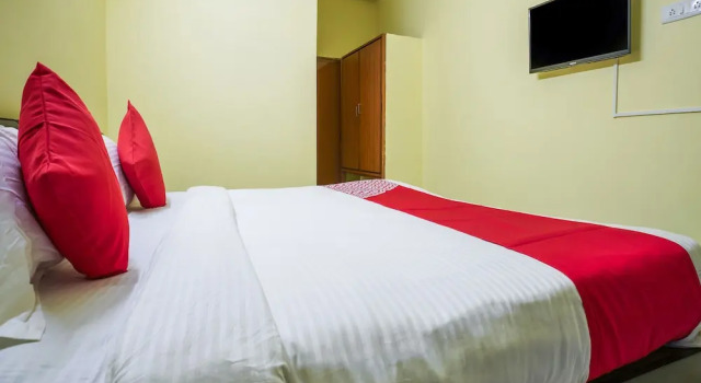 Номер Deluxe OYO 19121 V G Guest House