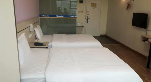 Двухместный номер Standard 7Days Inn Zhuzhou Train Station Gongxiao Buildind Branch